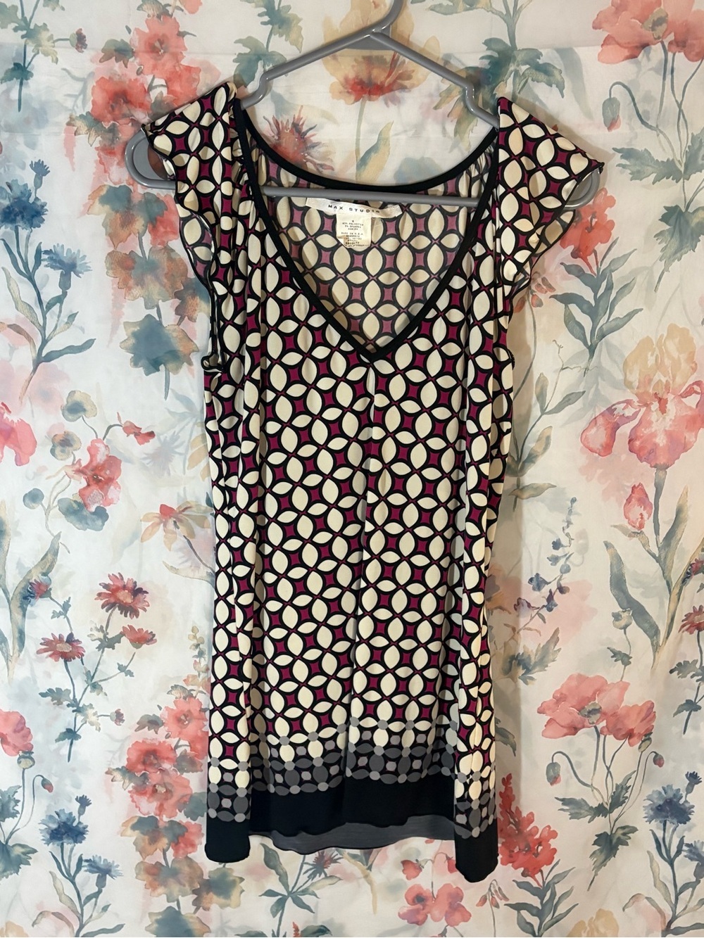 Vintage Sleeveless Geometric V-Neck Top in Ivory and Plum - Unknown Brand
